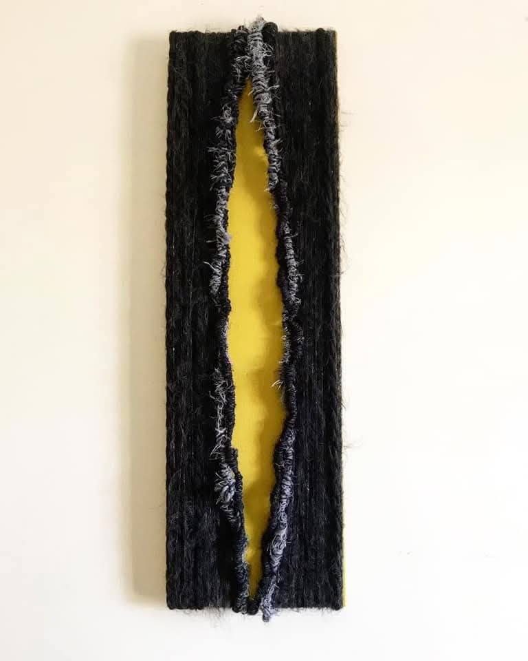 Ross.Wool · «Cicatrici II — Nero su Giallo» — Misto cotoni su tela con lacerazione verticale, 2026